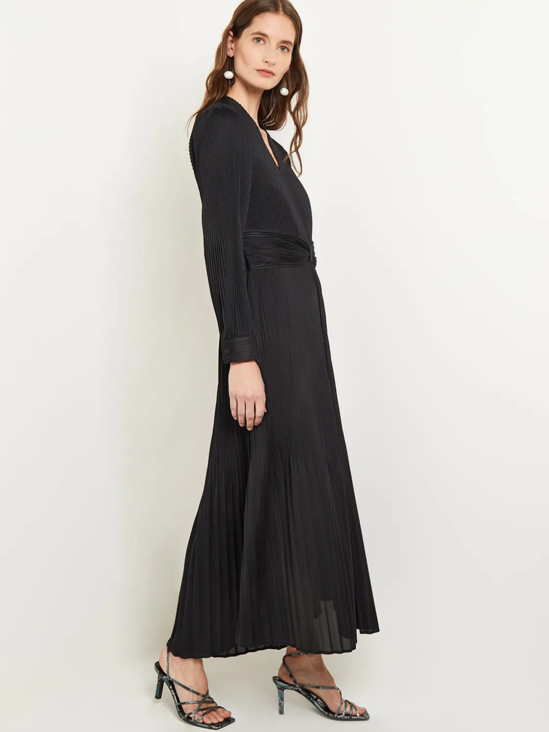 Misook Fit-and-Flare Pleated Woven Maxi Dress* Dresses