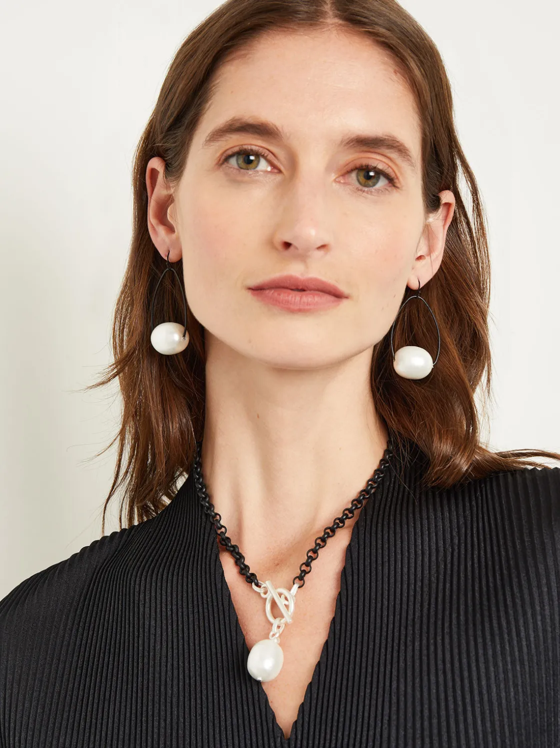 Misook Handmade Black Rolo Link Toggle Necklace with Cotton Pearl Pendant* Accessories | Necklaces